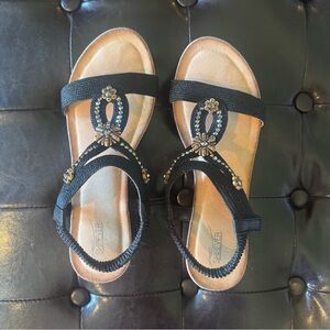 Elegant Black and Cream Sandals for Everyday Comfort